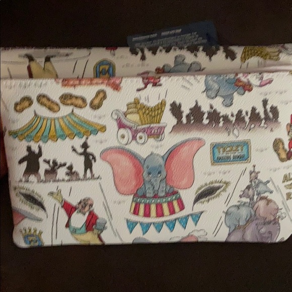 NWT Disney Dooney and Bourke Dumbo crossbody - Picture 3 of 5